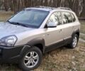 Сірий Хендай Туксон, об'ємом двигуна 2 л та пробігом 208 тис. км за 8100 $, фото 1 на Automoto.ua