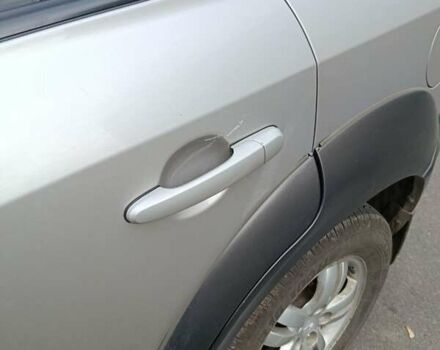 Сірий Хендай Туксон, об'ємом двигуна 2 л та пробігом 335 тис. км за 7200 $, фото 12 на Automoto.ua