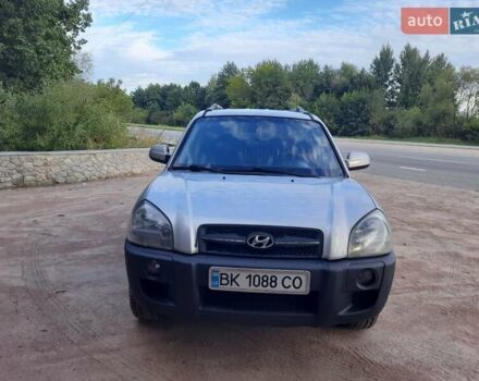 Хендай Туксон 2007 в Житомире на Automoto.ua Серый Хендай Туксон, объемом двигателя 2 л и пробегом 240 тыс. км за 7499 $, фото 1 на Automoto.ua