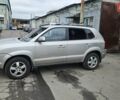 Серый Хендай Туксон, объемом двигателя 2 л и пробегом 330 тыс. км за 4000 $, фото 3 на Automoto.ua