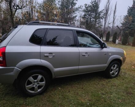 Серый Хендай Туксон, объемом двигателя 2 л и пробегом 310 тыс. км за 3658 $, фото 1 на Automoto.ua