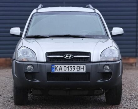 Серый Хендай Туксон, объемом двигателя 2 л и пробегом 305 тыс. км за 7200 $, фото 2 на Automoto.ua