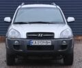Серый Хендай Туксон, объемом двигателя 2 л и пробегом 305 тыс. км за 7200 $, фото 2 на Automoto.ua