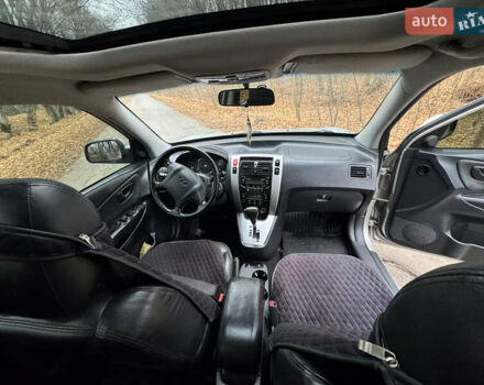 Серый Хендай Туксон, объемом двигателя 1.98 л и пробегом 269 тыс. км за 7100 $, фото 21 на Automoto.ua