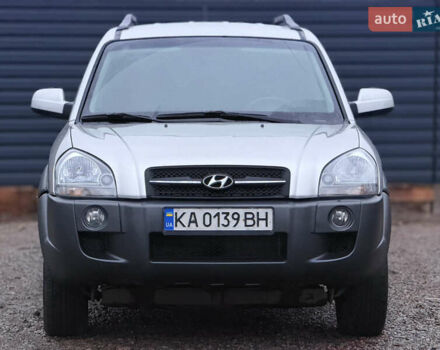 Сірий Хендай Туксон, об'ємом двигуна 2 л та пробігом 305 тис. км за 7350 $, фото 1 на Automoto.ua