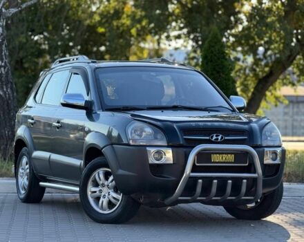 Серый Хендай Туксон, объемом двигателя 2 л и пробегом 282 тыс. км за 7950 $, фото 4 на Automoto.ua