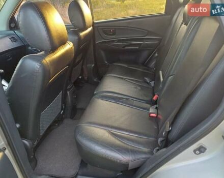 Серый Хендай Туксон, объемом двигателя 1.99 л и пробегом 239 тыс. км за 7800 $, фото 25 на Automoto.ua