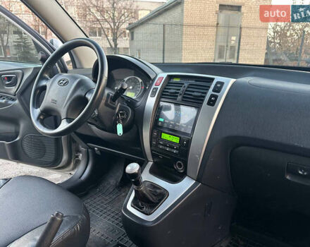 Серый Хендай Туксон, объемом двигателя 1.98 л и пробегом 167 тыс. км за 7300 $, фото 26 на Automoto.ua