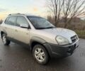Хендай Туксон 2007 у Ахтырке на Automoto.ua Сірий Хендай Туксон, об'ємом двигуна 2 л та пробігом 192 тис. км за 6950 $, фото 1 на Automoto.ua