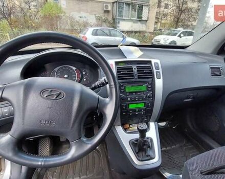 Серый Хендай Туксон, объемом двигателя 1.9 л и пробегом 135 тыс. км за 7800 $, фото 8 на Automoto.ua