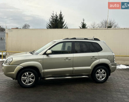 Сірий Хендай Туксон, об'ємом двигуна 2 л та пробігом 257 тис. км за 6550 $, фото 5 на Automoto.ua