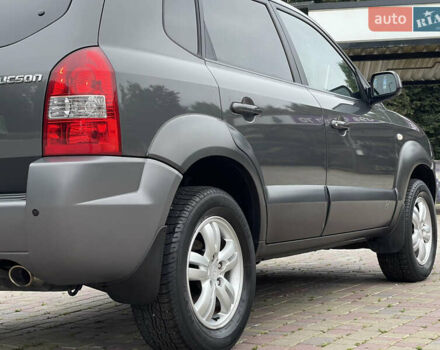 Хендай Туксон 2007 в Калуше на Automoto.ua Серый Хендай Туксон, объемом двигателя 2 л и пробегом 182 тыс. км за 7600 $, фото 25 на Automoto.ua