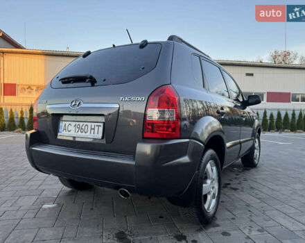 Серый Хендай Туксон, объемом двигателя 1.99 л и пробегом 315 тыс. км за 7300 $, фото 12 на Automoto.ua