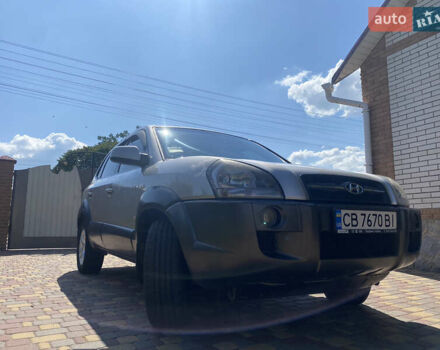 Серый Хендай Туксон, объемом двигателя 1.98 л и пробегом 130 тыс. км за 8200 $, фото 30 на Automoto.ua