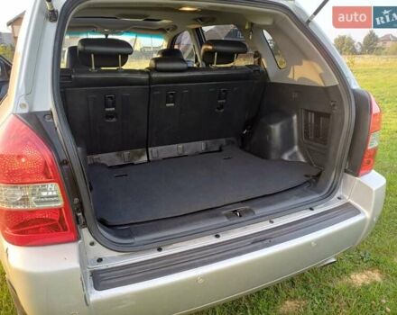 Серый Хендай Туксон, объемом двигателя 1.99 л и пробегом 239 тыс. км за 7800 $, фото 28 на Automoto.ua