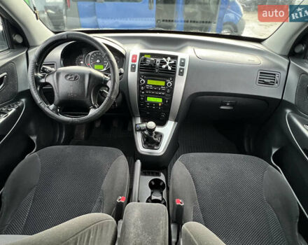 Сірий Хендай Туксон, об'ємом двигуна 2 л та пробігом 257 тис. км за 6550 $, фото 16 на Automoto.ua
