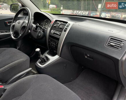 Серый Хендай Туксон, объемом двигателя 2 л и пробегом 182 тыс. км за 7600 $, фото 28 на Automoto.ua