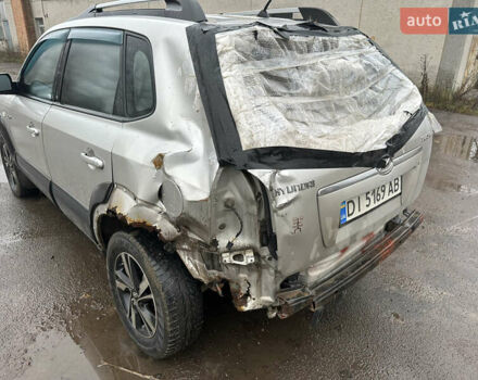 Серый Хендай Туксон, объемом двигателя 1.98 л и пробегом 340 тыс. км за 3999 $, фото 4 на Automoto.ua