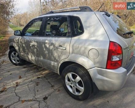 Серый Хендай Туксон, объемом двигателя 1.98 л и пробегом 173 тыс. км за 7450 $, фото 21 на Automoto.ua