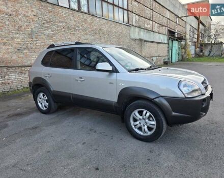 Хендай Туксон 2007 в Луцке на Automoto.ua Серый Хендай Туксон, объемом двигателя 1.98 л и пробегом 120 тыс. км за 7799 $, фото 5 на Automoto.ua