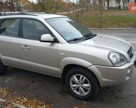 Сірий Хендай Туксон, об'ємом двигуна 2 л та пробігом 203 тис. км за 7700 $, фото 2 на Automoto.ua