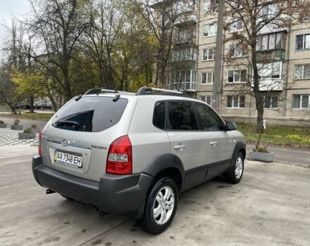 Серый Хендай Туксон, объемом двигателя 2 л и пробегом 290 тыс. км за 6400 $, фото 3 на Automoto.ua