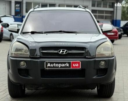 Серый Хендай Туксон, объемом двигателя 2 л и пробегом 214 тыс. км за 7990 $, фото 1 на Automoto.ua