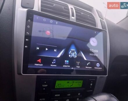 Сірий Хендай Туксон, об'ємом двигуна 2 л та пробігом 190 тис. км за 8600 $, фото 6 на Automoto.ua