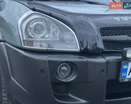 Хендай Туксон 2007 у Хмельницькому на Automoto.ua Сірий Хендай Туксон, об'ємом двигуна 1.98 л та пробігом 216 тис. км за 7900 $, фото 13 на Automoto.ua