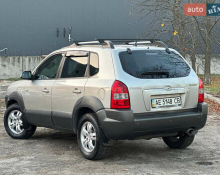 Серый Хендай Туксон, объемом двигателя 1.98 л и пробегом 167 тыс. км за 7300 $, фото 6 на Automoto.ua