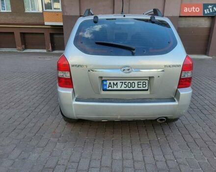Сірий Хендай Туксон, об'ємом двигуна 1.98 л та пробігом 233 тис. км за 6100 $, фото 4 на Automoto.ua