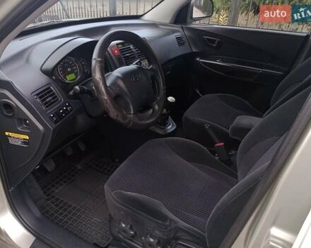 Сірий Хендай Туксон, об'ємом двигуна 1.98 л та пробігом 225 тис. км за 6999 $, фото 27 на Automoto.ua