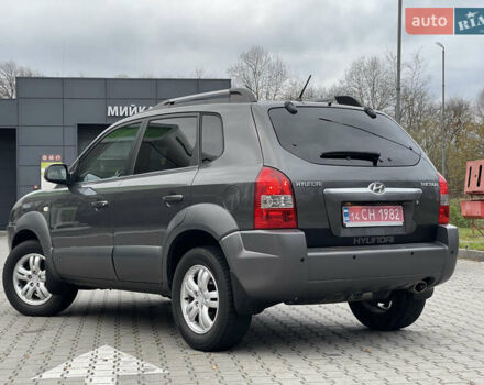 Серый Хендай Туксон, объемом двигателя 2 л и пробегом 182 тыс. км за 7600 $, фото 5 на Automoto.ua