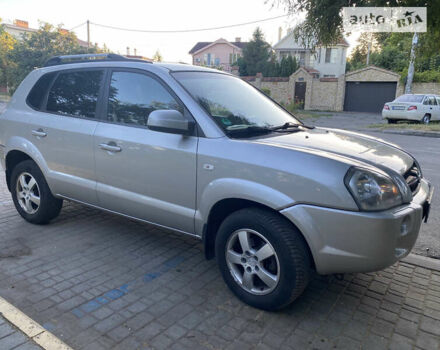 Серый Хендай Туксон, объемом двигателя 2 л и пробегом 218 тыс. км за 7500 $, фото 2 на Automoto.ua