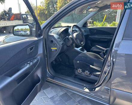 Сірий Хендай Туксон, об'ємом двигуна 1.98 л та пробігом 169 тис. км за 7300 $, фото 27 на Automoto.ua