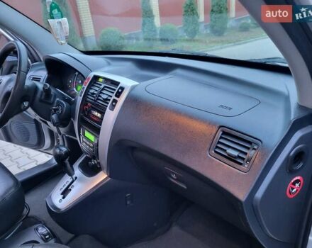 Серый Хендай Туксон, объемом двигателя 2 л и пробегом 240 тыс. км за 8300 $, фото 110 на Automoto.ua