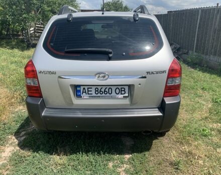 Серый Хендай Туксон, объемом двигателя 2 л и пробегом 228 тыс. км за 7400 $, фото 5 на Automoto.ua