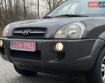 Серый Хендай Туксон, объемом двигателя 2 л и пробегом 182 тыс. км за 7600 $, фото 17 на Automoto.ua