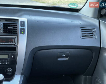 Серый Хендай Туксон, объемом двигателя 2 л и пробегом 182 тыс. км за 7600 $, фото 41 на Automoto.ua