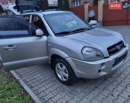 Серый Хендай Туксон, объемом двигателя 2 л и пробегом 240 тыс. км за 8300 $, фото 66 на Automoto.ua