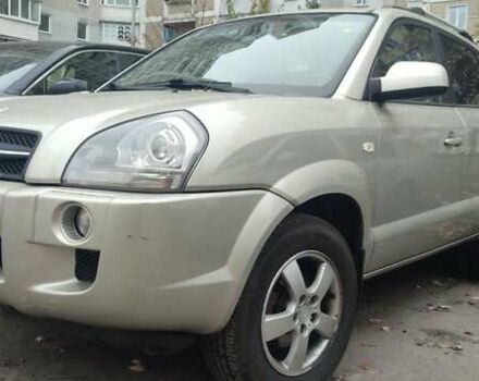 Серый Хендай Туксон, объемом двигателя 1.98 л и пробегом 169 тыс. км за 7500 $, фото 9 на Automoto.ua