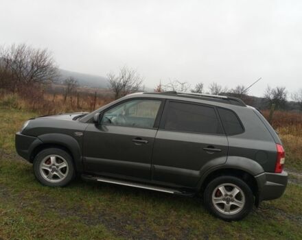 Сірий Хендай Туксон, об'ємом двигуна 2 л та пробігом 267 тис. км за 8300 $, фото 3 на Automoto.ua