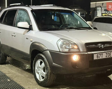 Серый Хендай Туксон, объемом двигателя 2 л и пробегом 222 тыс. км за 7950 $, фото 16 на Automoto.ua