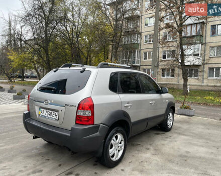 Серый Хендай Туксон, объемом двигателя 2 л и пробегом 290 тыс. км за 6500 $, фото 3 на Automoto.ua