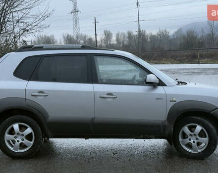 Серый Хендай Туксон, объемом двигателя 2 л и пробегом 222 тыс. км за 7950 $, фото 3 на Automoto.ua