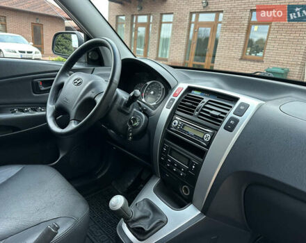 Серый Хендай Туксон, объемом двигателя 1.98 л и пробегом 217 тыс. км за 8500 $, фото 42 на Automoto.ua