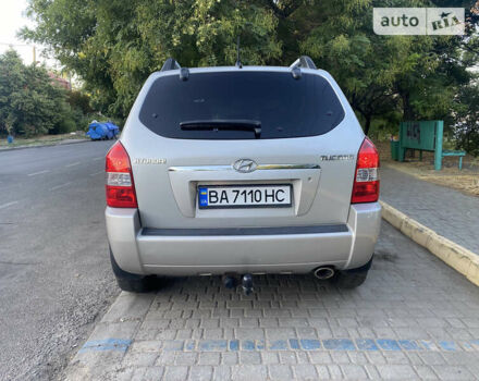 Серый Хендай Туксон, объемом двигателя 2 л и пробегом 218 тыс. км за 7500 $, фото 4 на Automoto.ua