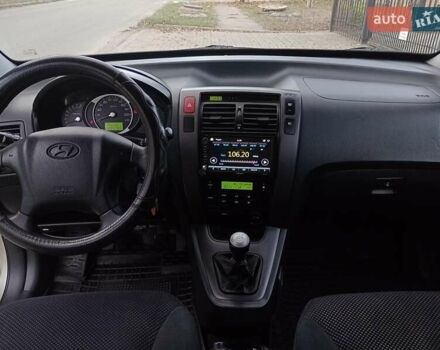 Сірий Хендай Туксон, об'ємом двигуна 1.98 л та пробігом 225 тис. км за 6999 $, фото 30 на Automoto.ua