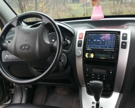 Сірий Хендай Туксон, об'ємом двигуна 2 л та пробігом 267 тис. км за 8300 $, фото 16 на Automoto.ua