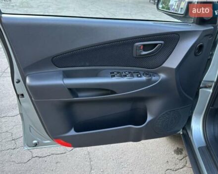 Серый Хендай Туксон, объемом двигателя 2 л и пробегом 110 тыс. км за 10200 $, фото 43 на Automoto.ua